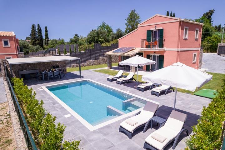 Αεροφωτογραφία των Castelia Luxury Villas και των ιδιωτικών πισινών τους, Άφρα, Κέρκυρα
