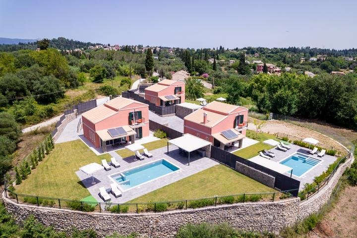Αεροφωτογραφία των Castelia Luxury Villas και των ιδιωτικών πισινών τους, Άφρα, Κέρκυρα