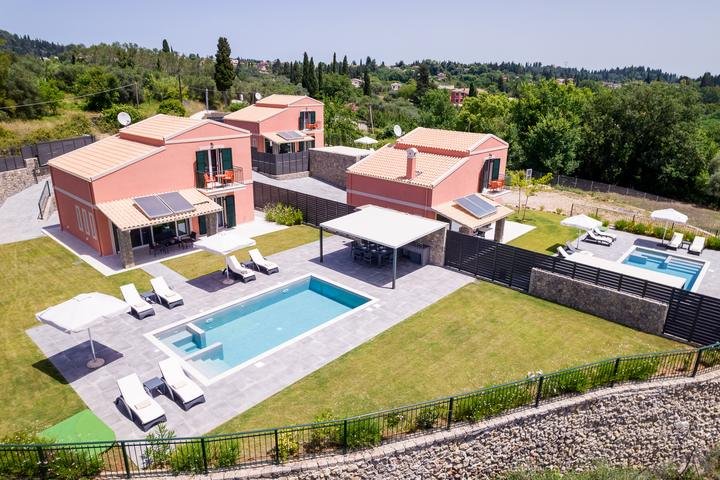 Αεροφωτογραφία των Castelia Luxury Villas και των ιδιωτικών πισινών τους, Άφρα, Κέρκυρα