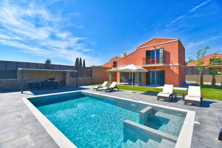 Villa Pisti private pool and terrace in Afra, Corfu